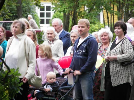 Klikka vaatamaks tissuuruses pilti