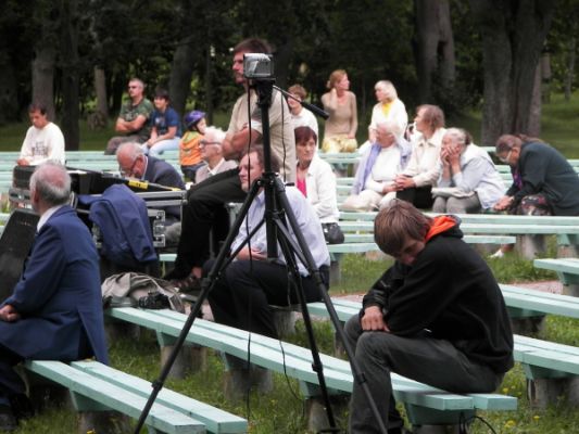 Klikka vaatamaks tissuuruses pilti